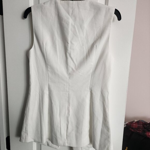NWT - Commense Button Detail Sleeveless Vest - White - Size M (US 6) - Picture 6 of 7